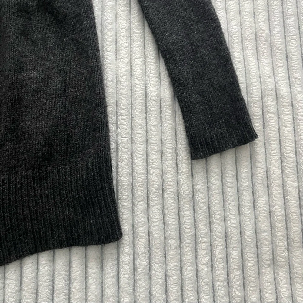 Theory Grey Long Sweater - Picture 3 of 9